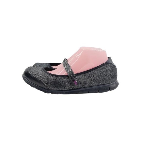 Nike Women's Black Mesh Round Toe Slip-On Casual Mary Jane Flat Size 9.5 - Picture 1 of 7